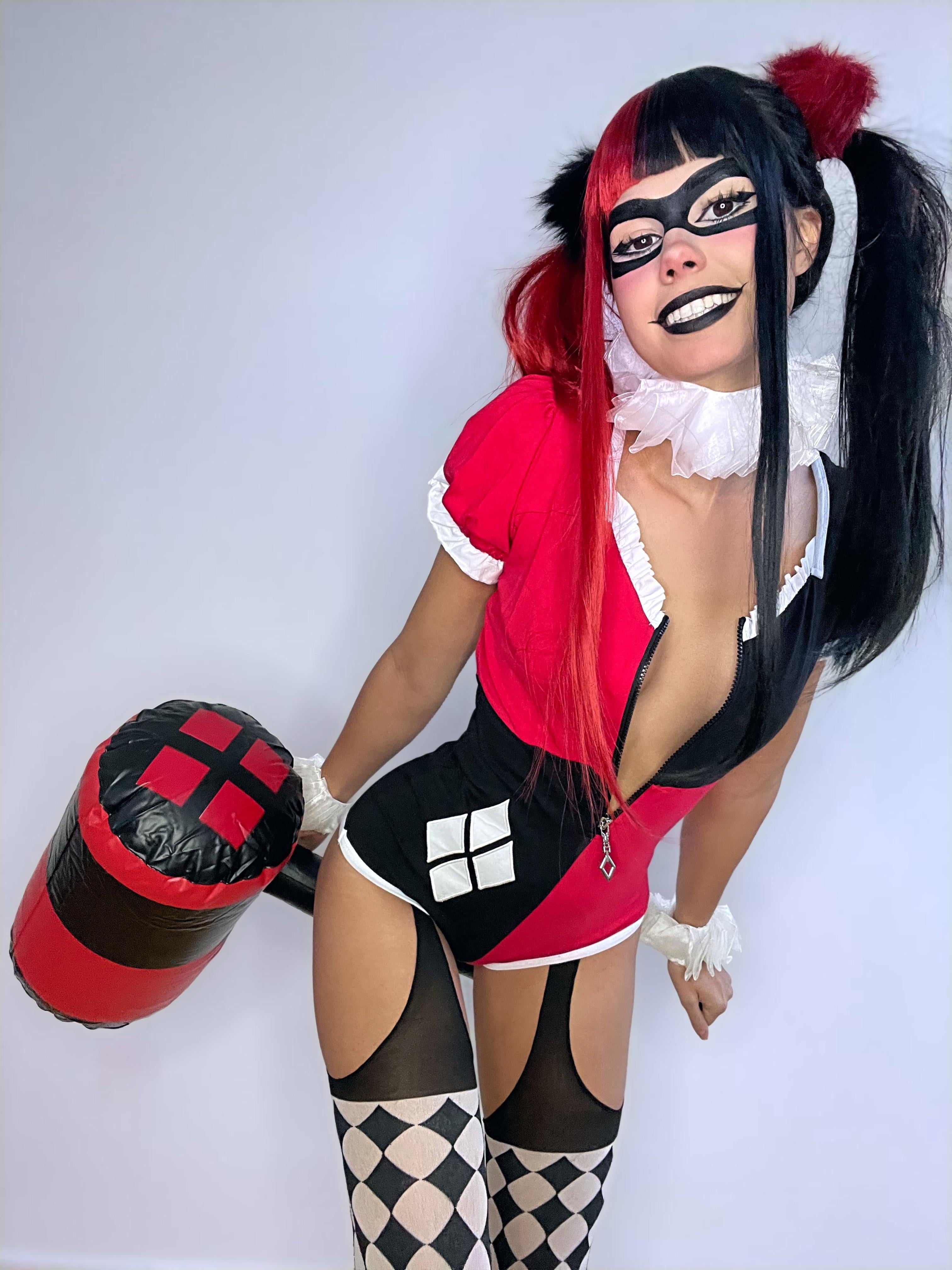Lucy Blake as Harley Quinn: A Seductive DC Comics Cosplay