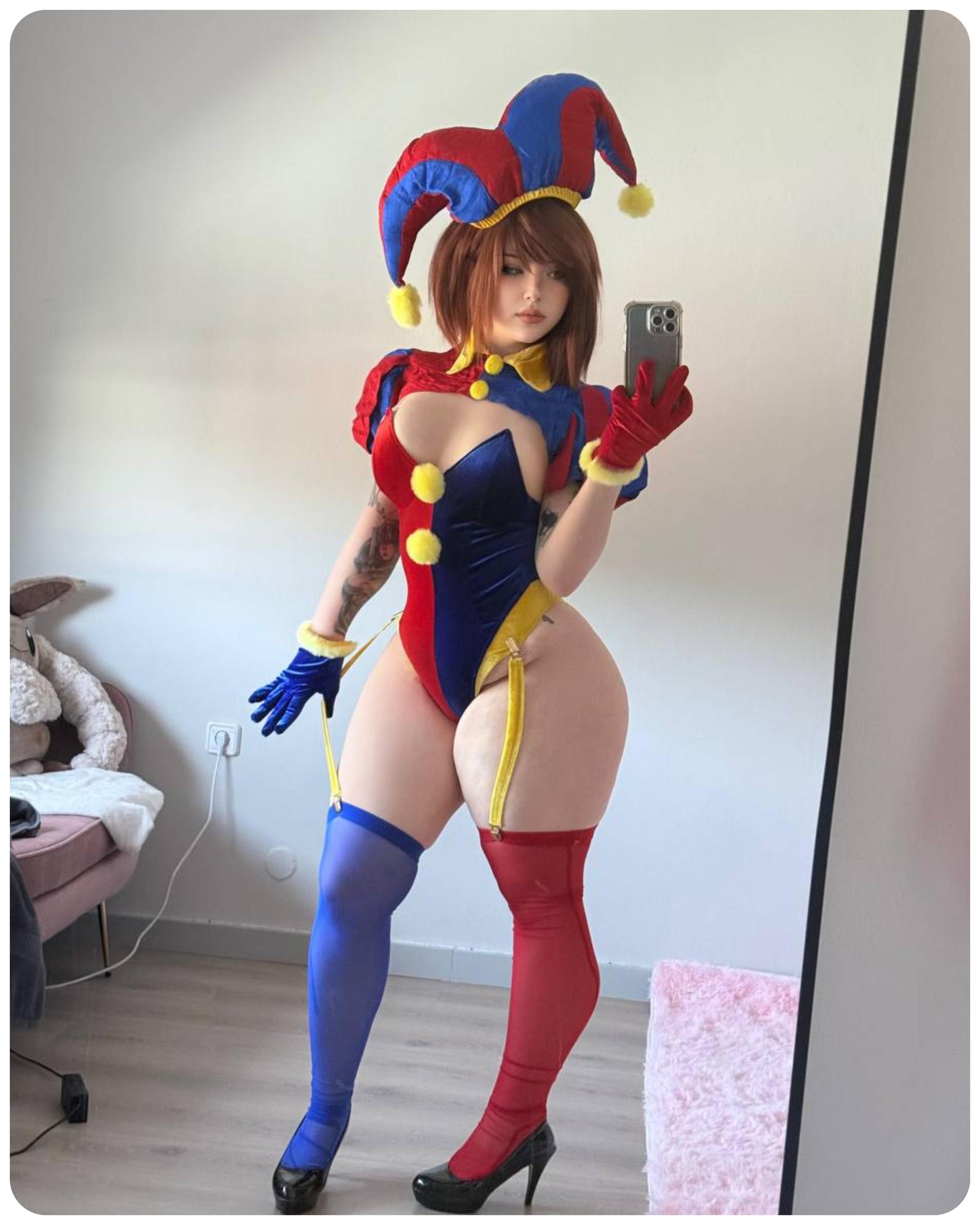 Pomni Cosplay Gallery — Surreal Anime Style for Geek Fans