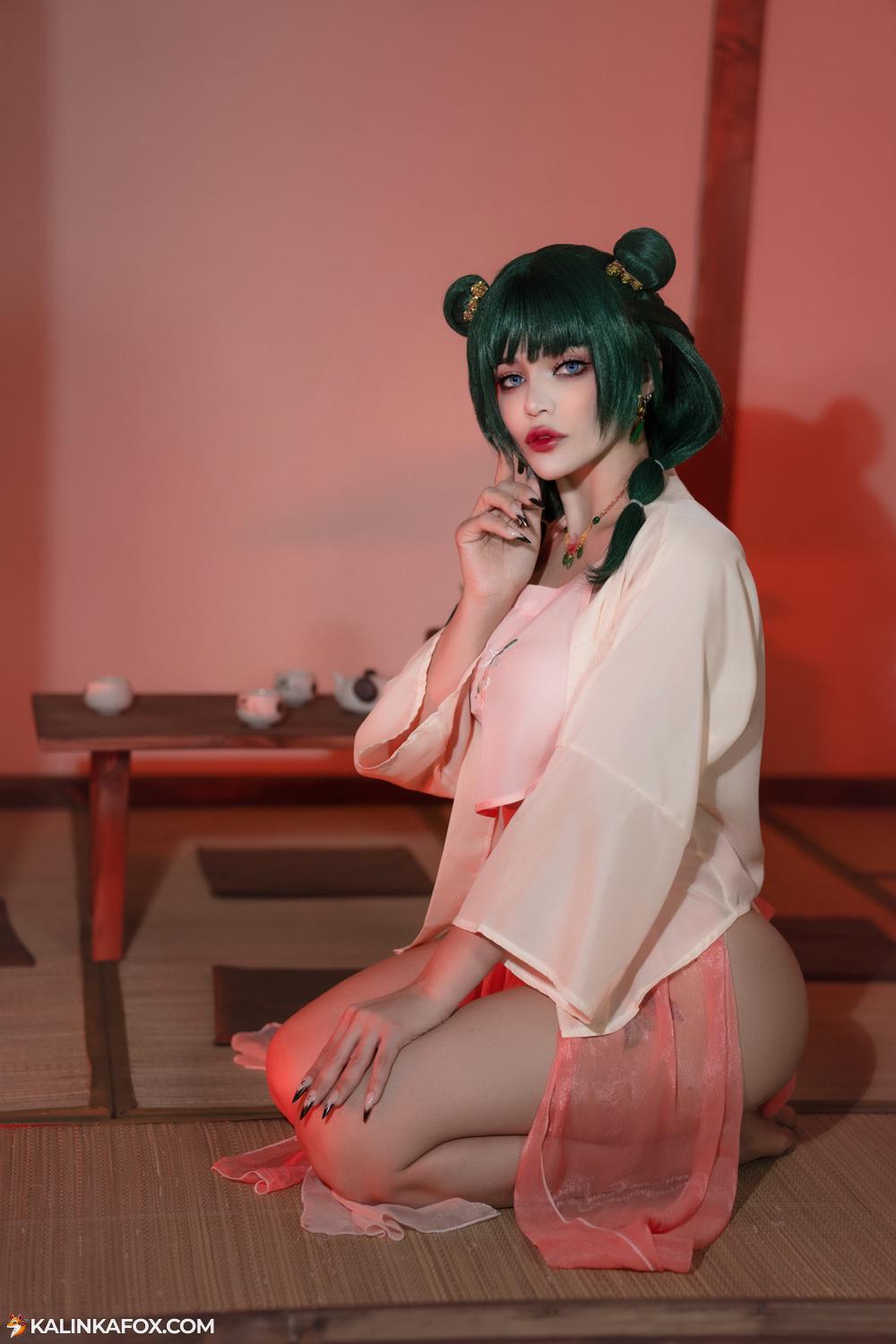 MaoMao Cosplay from The Apothecary Diaries — Playful Anime-Inspired Ga