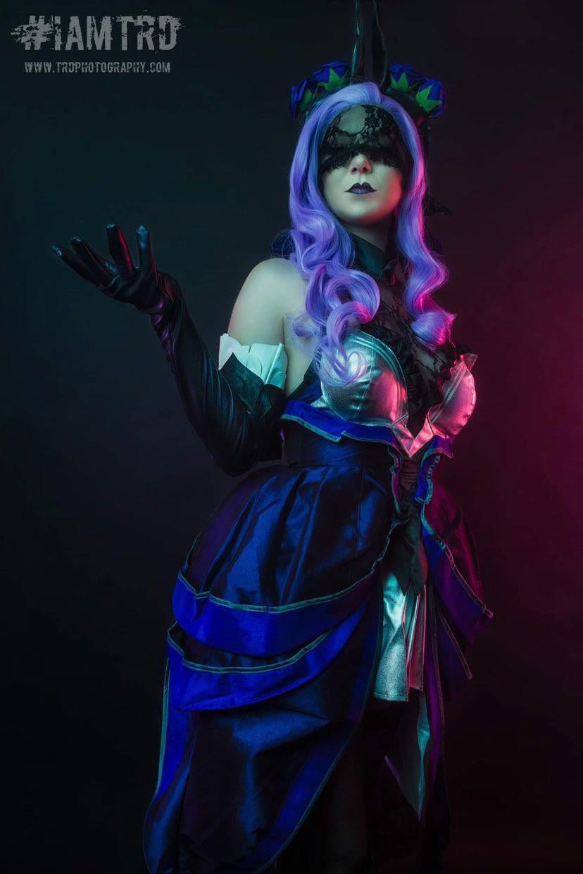 Withered Rose Syndra Cosplay — League of Legends Dark Fantasy Gallery
