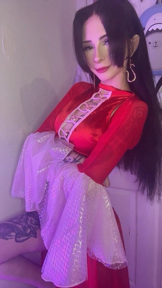 Boa Hancock Cosplay Gallery — One Piece Seductive Cosplay Set