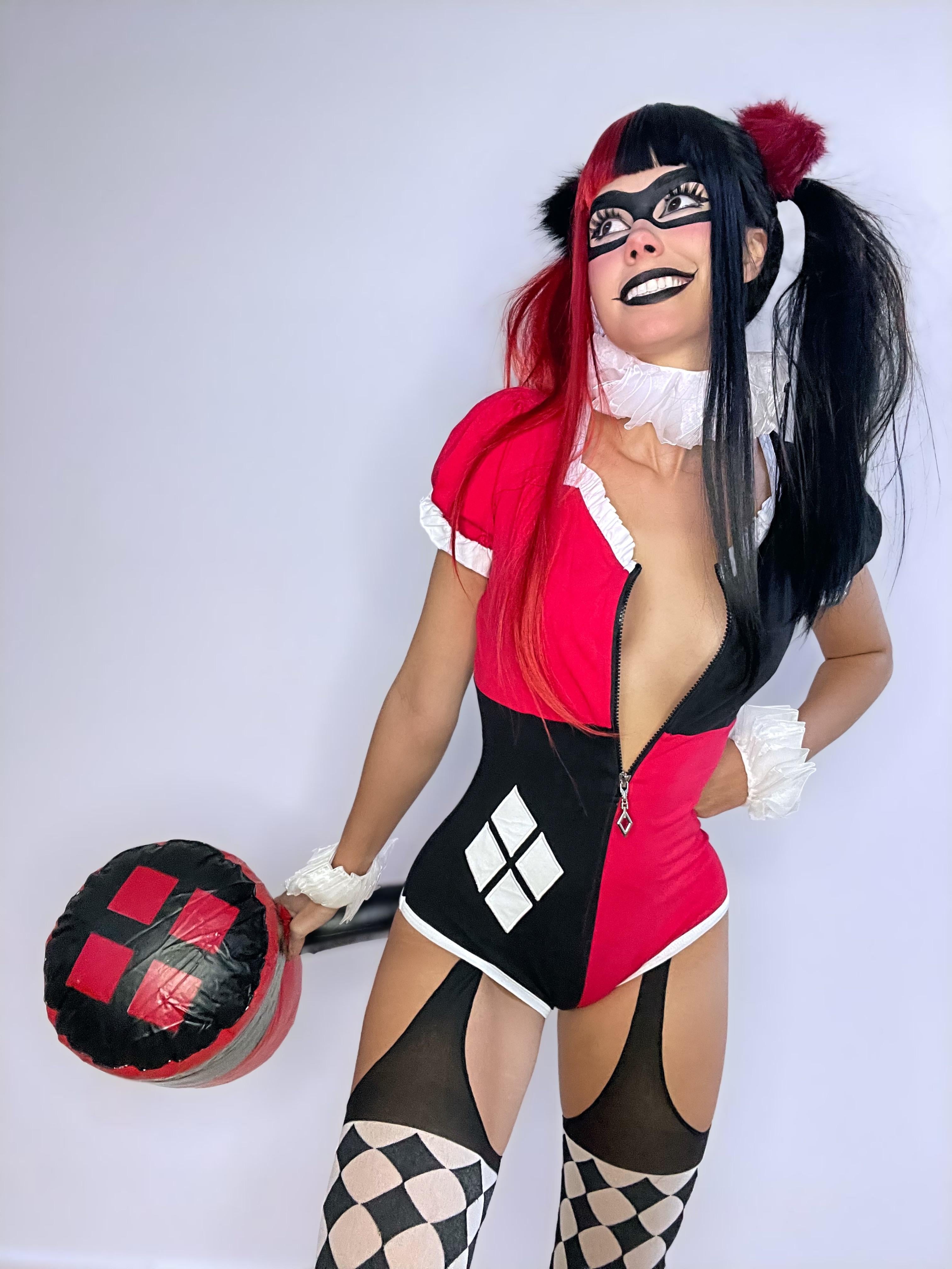 Lucy Blake as Harley Quinn: A Cosplay Seduction
