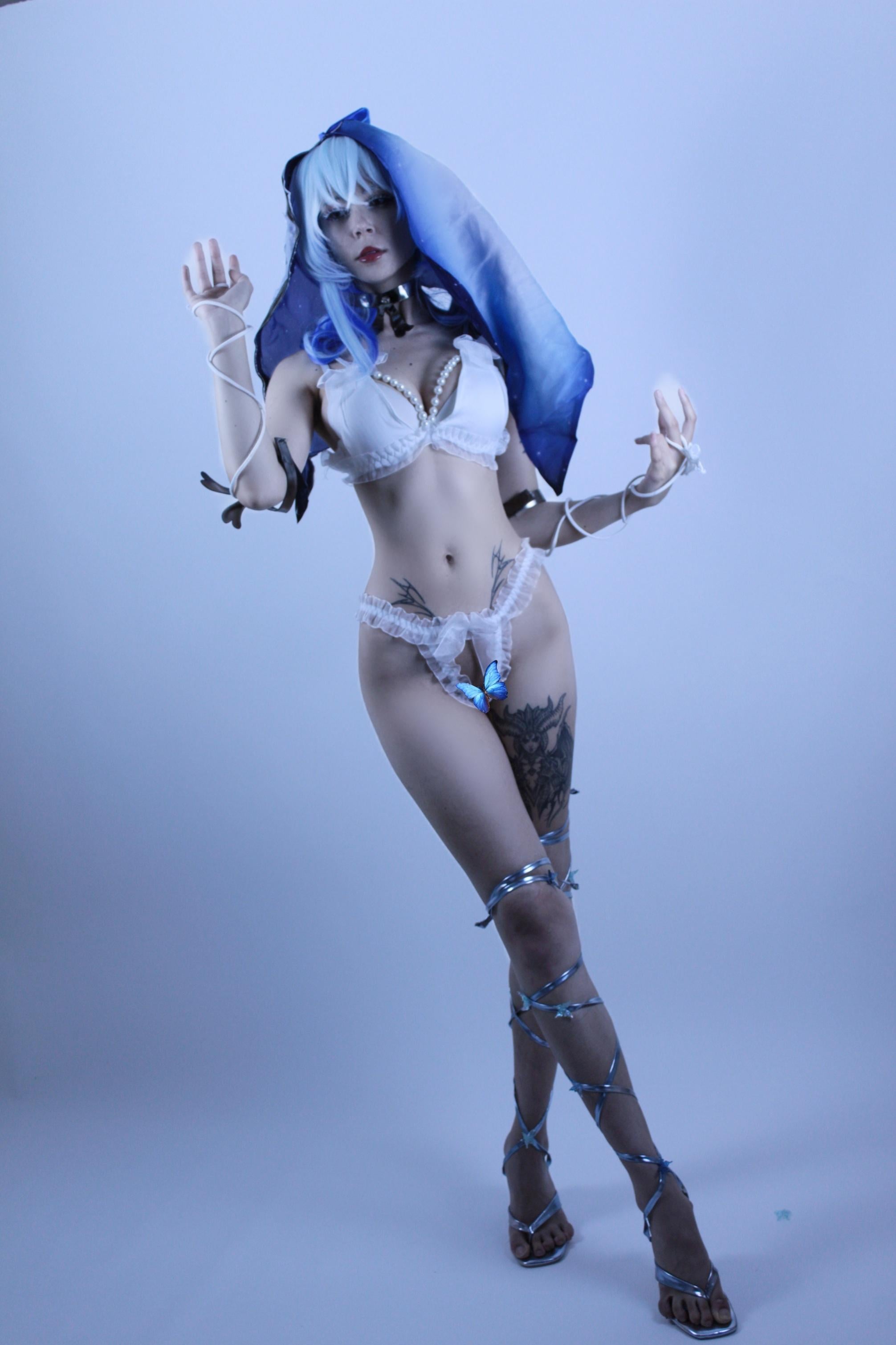 Shorekeeper Cosplay from Wuthering Waves — Fantasy Armor and Attitude