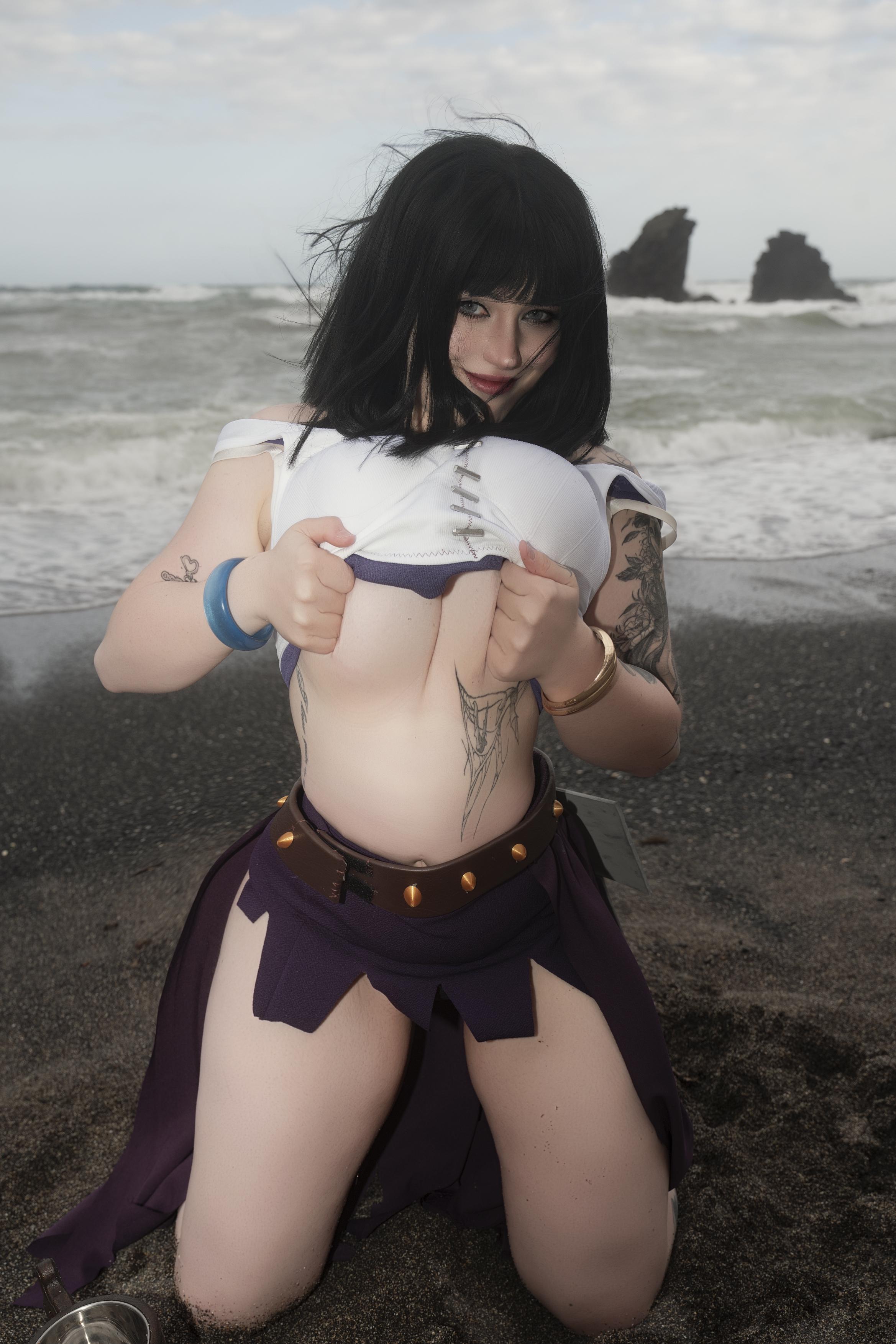 Nico Robin Cosplay Gallery — One Piece Seductive Anime Look