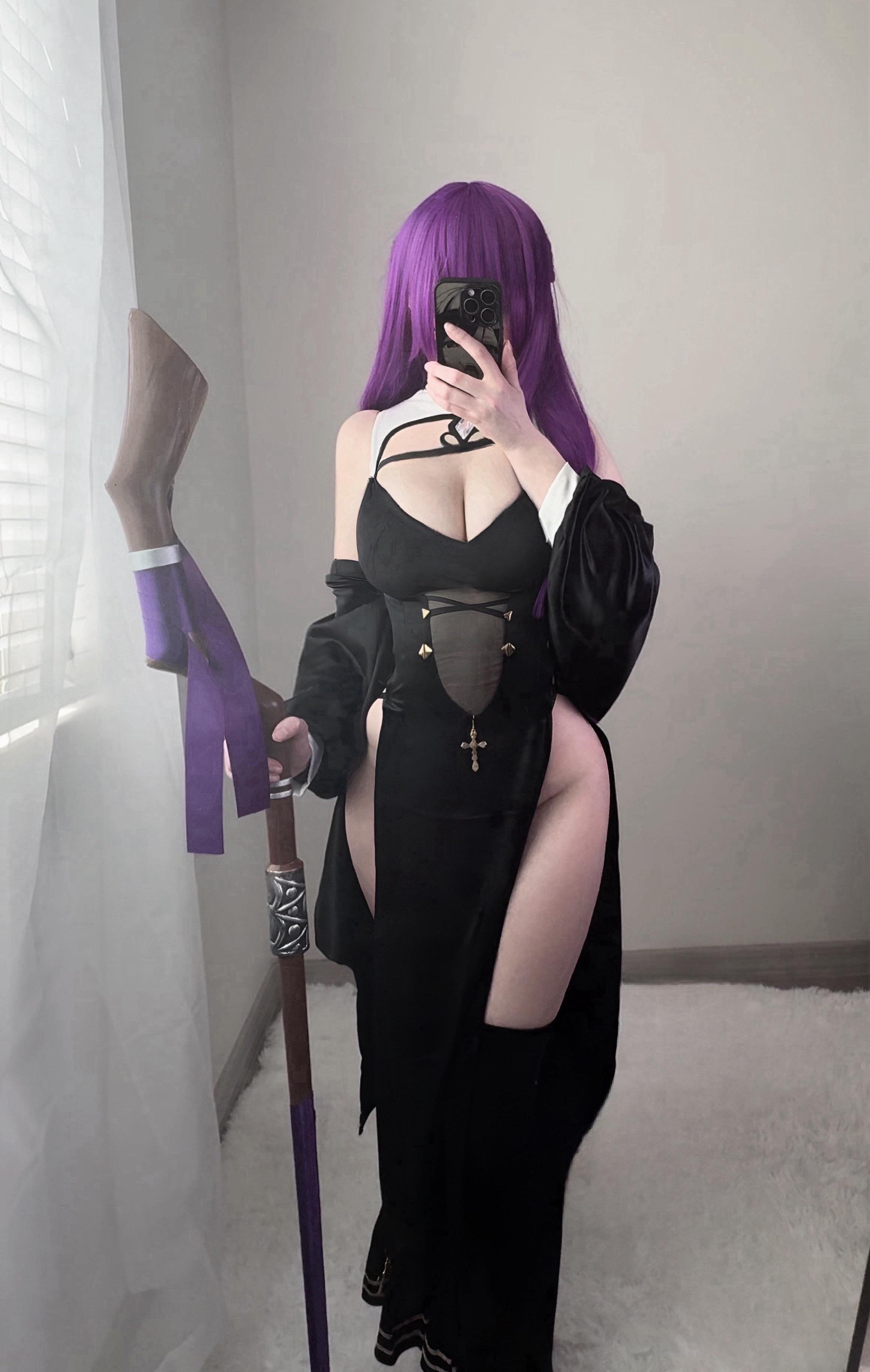 Fern Cosplay from Sousou no Frieren — Magical Anime Fantasy Gallery