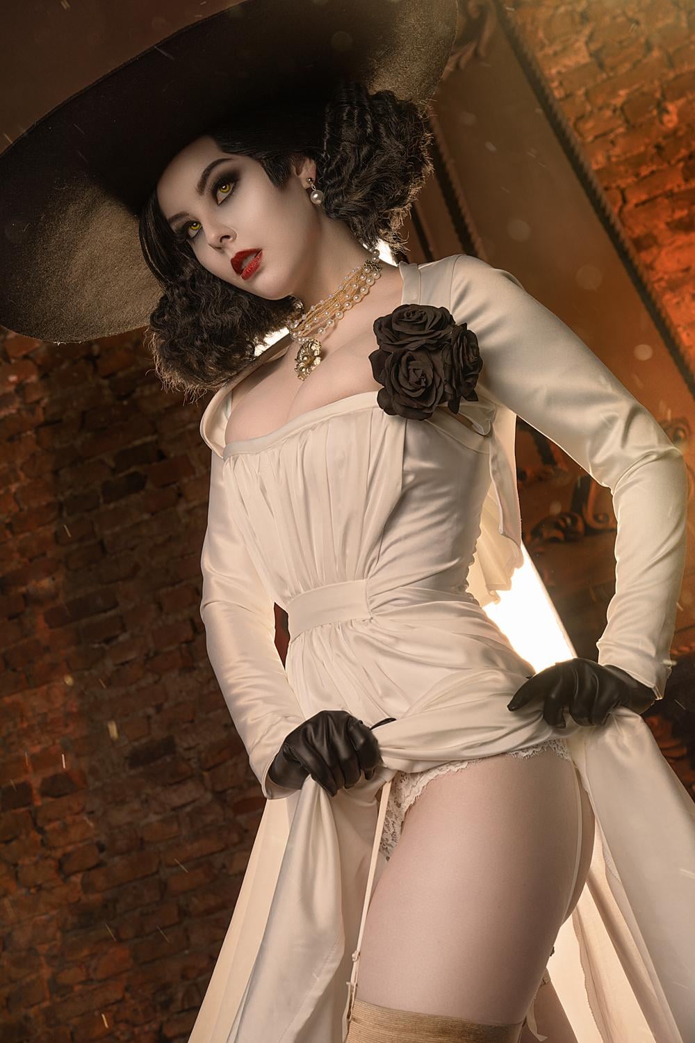 Lady Dimitrescu Cosplay — Resident Evil Village Gothic Seduction Galle