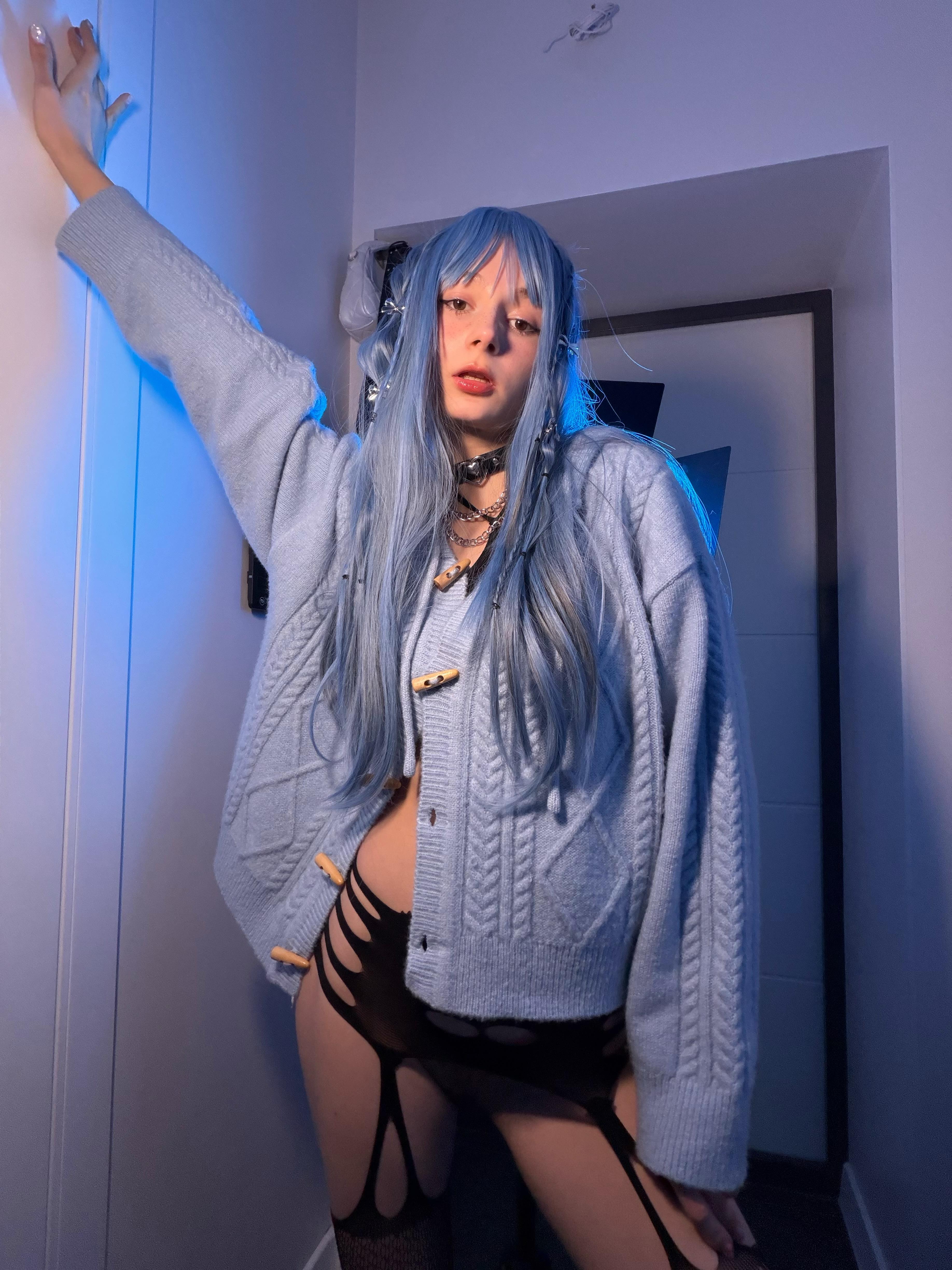 Naughty gamer girl in cosplay with glasses and controller, nerdy girl glasses porn amateur gallery — nerd porn preview