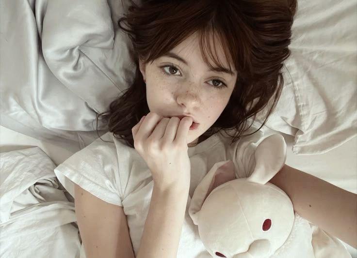 Pretty Face, Loaded Response: eGirl Streamer NSFW Fantasy