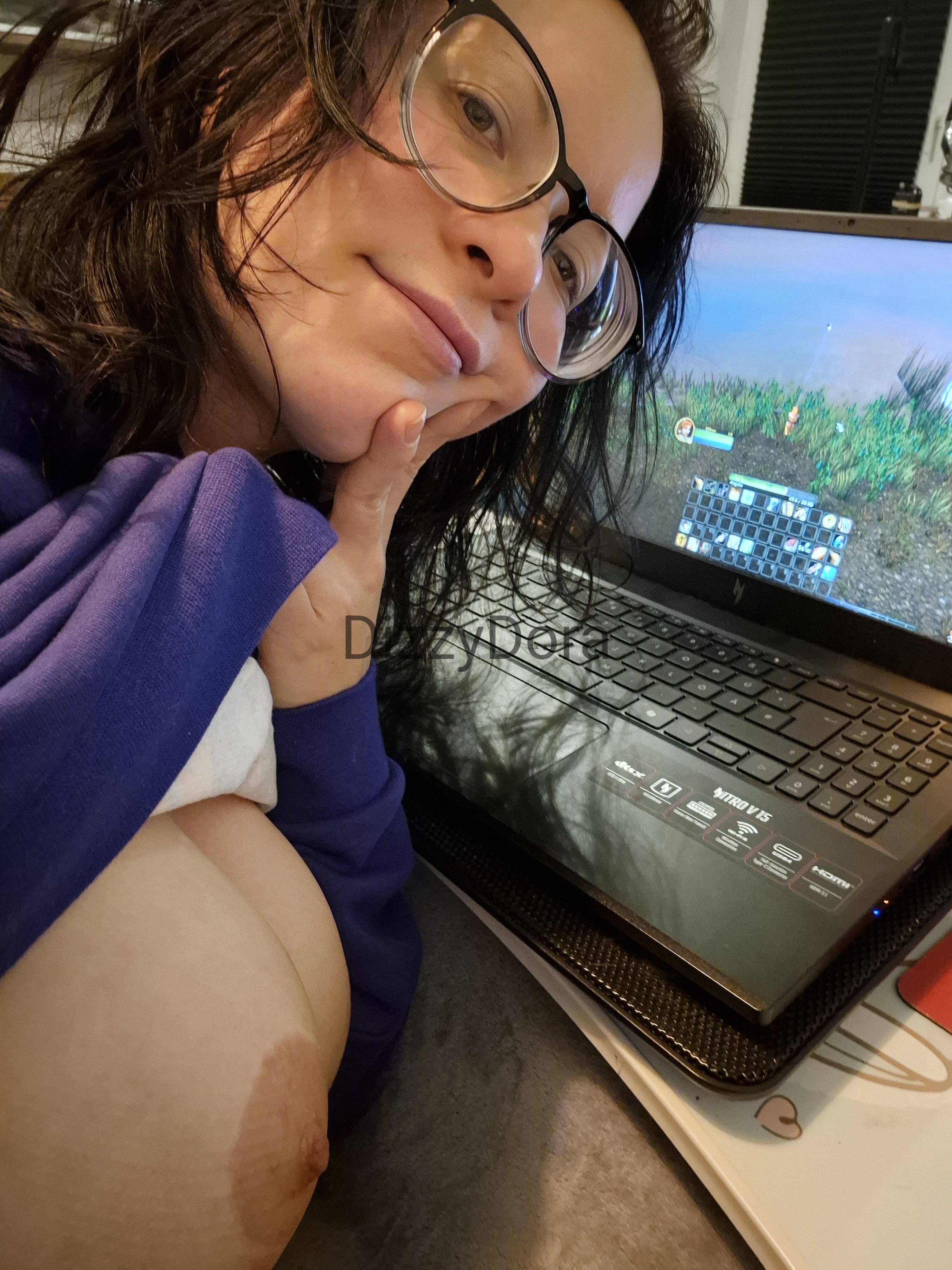 Loch Modan Leech: Gamer Girl Tease with RGB Thigh-Highs – NSFW Porn 2026