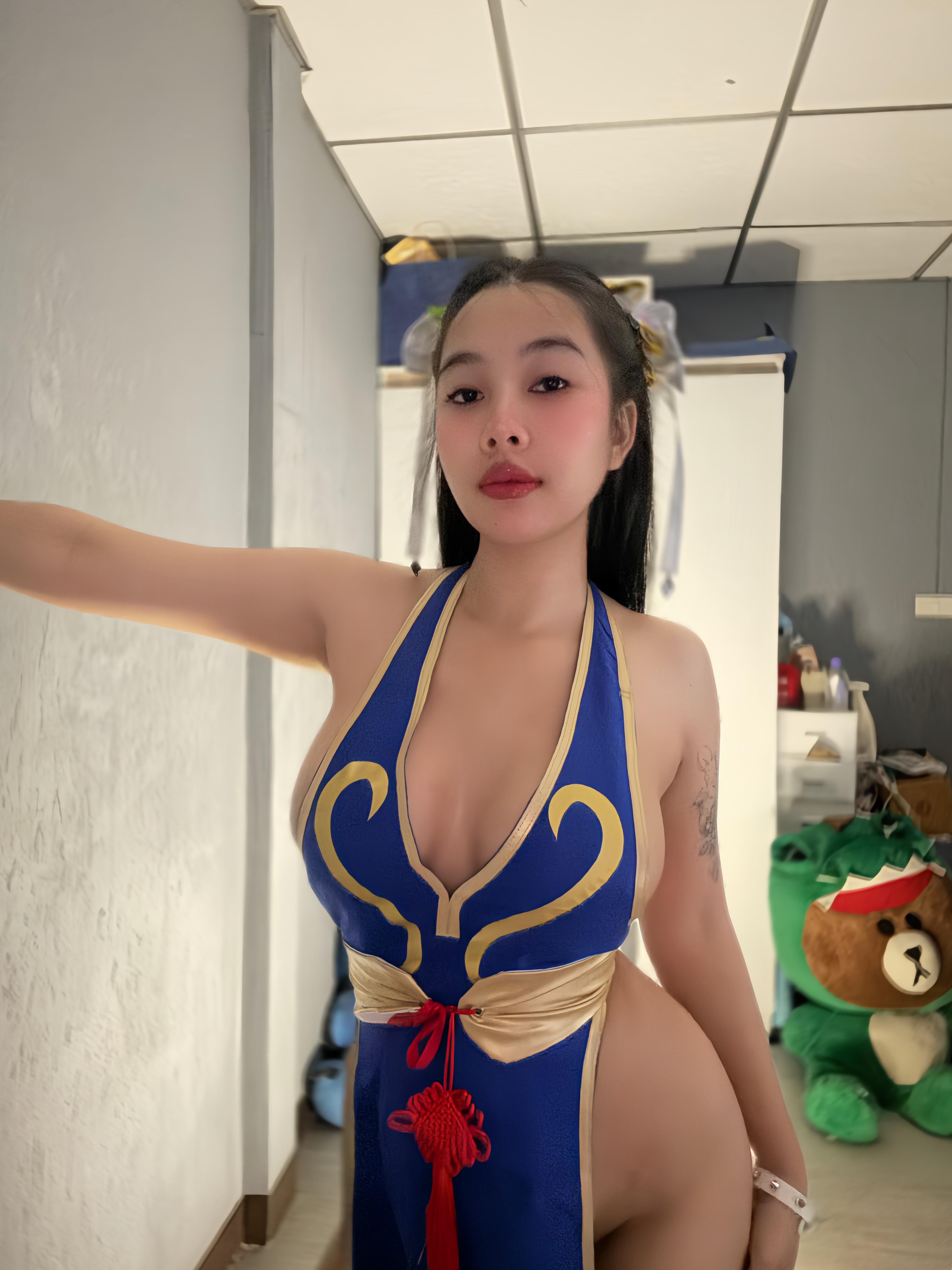 Jenny’s Seductive Chun-Li Cosplay: Unleashing Desire