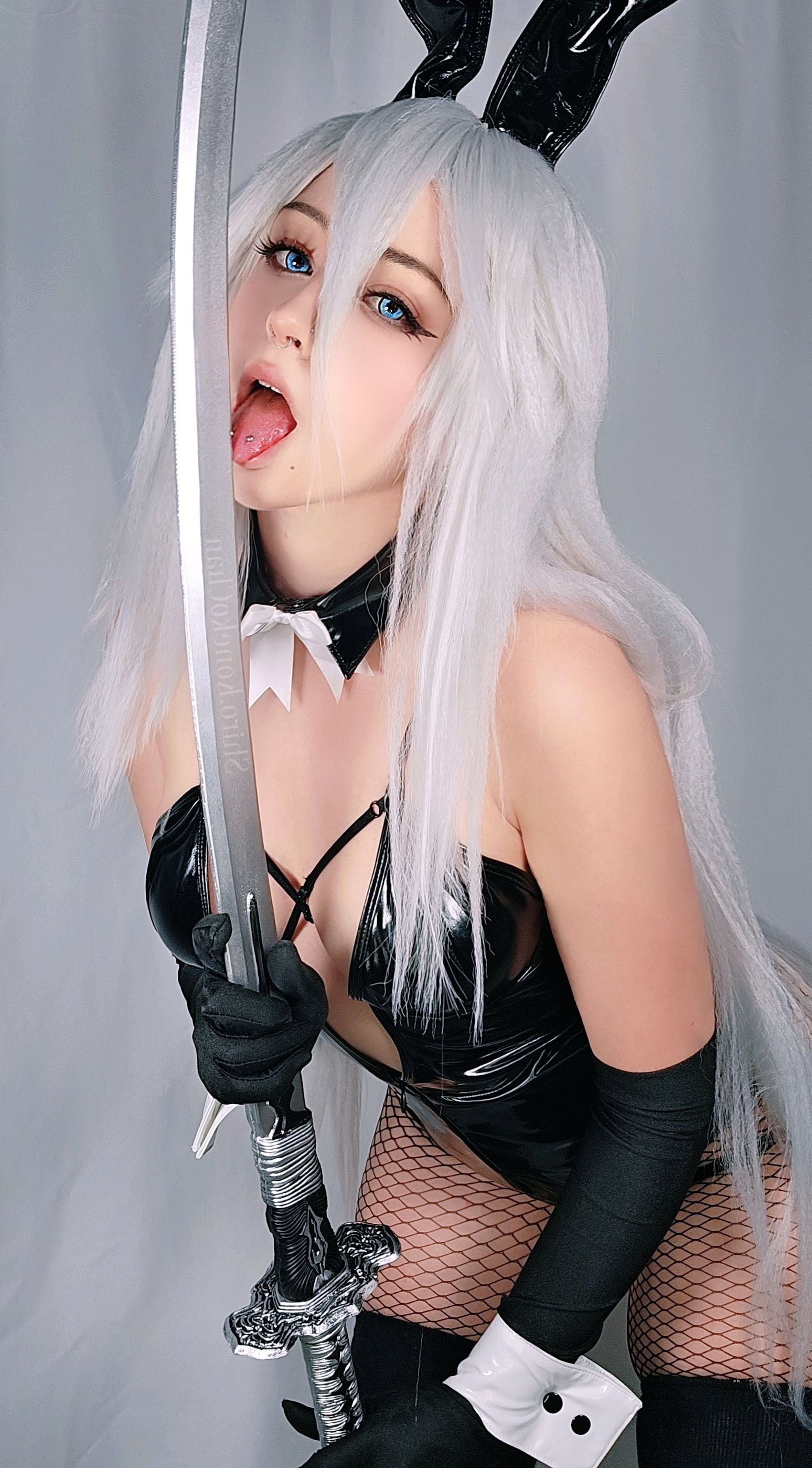 Shiro_konekochan’s Seductive A2 Cosplay