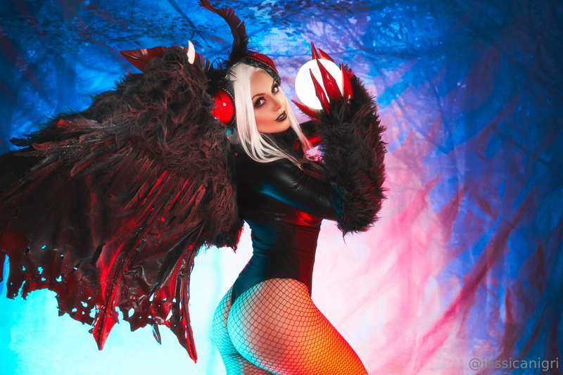 Jessica Nigri as Mothwoman – Halloween Cosplay Porn (10/19)