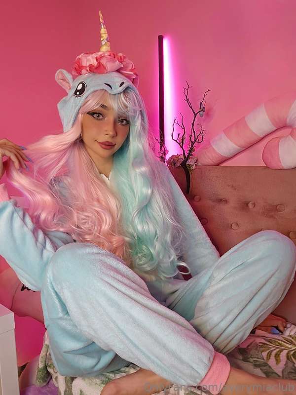 AveryMiaClub – Cosplay & Geek Nerd Porn – Large Order of Attention Requested