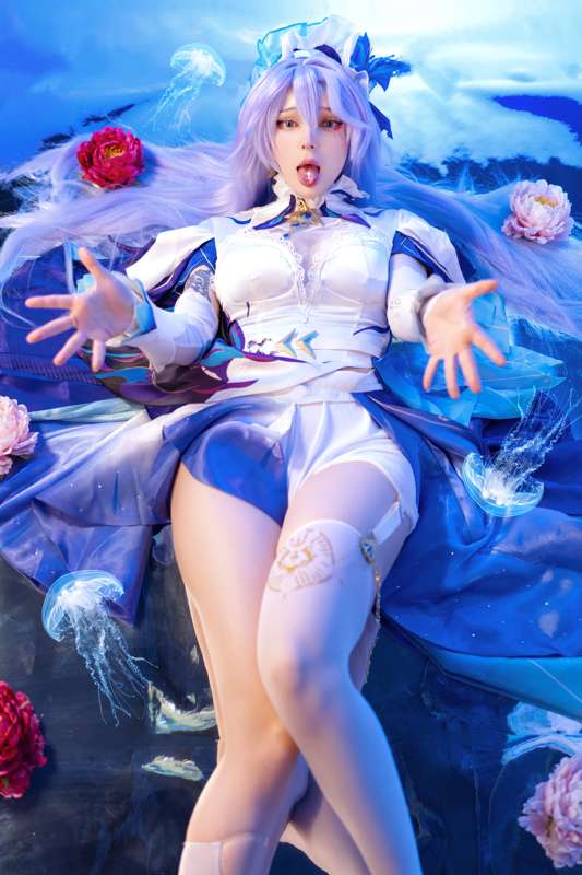 June’s Sizzling Cosplay Adventure: Nerd Porn &amp; Gamer Girl Leaks