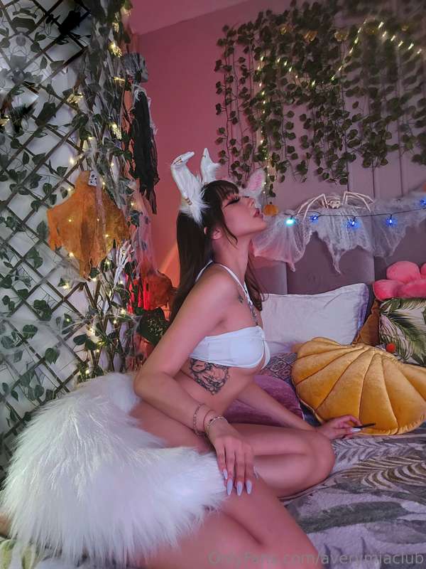 AveryMia’s Nerd Wet Fantasy Adventures – Gamer Girl Cosplay Delights
