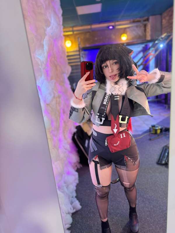Cosplay Gamer Girl Leaks – Can You Guess the Character? 🔥