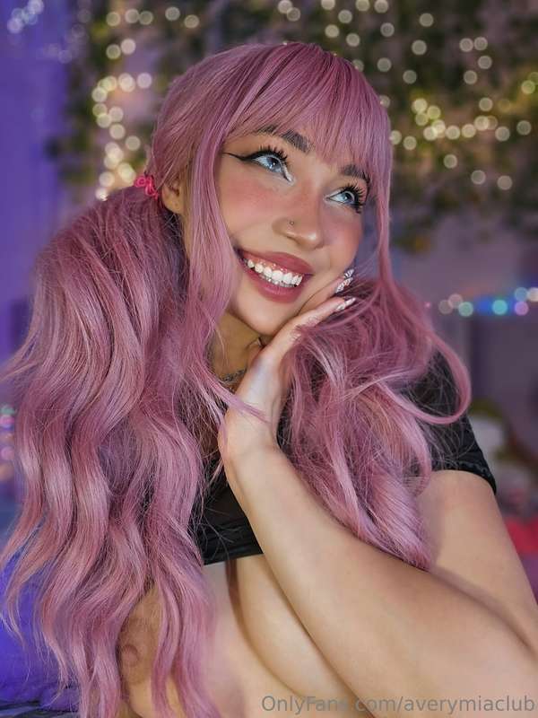 AveryMiaClub: VIP Fan Reaction – Cosplay & Geeky Delight