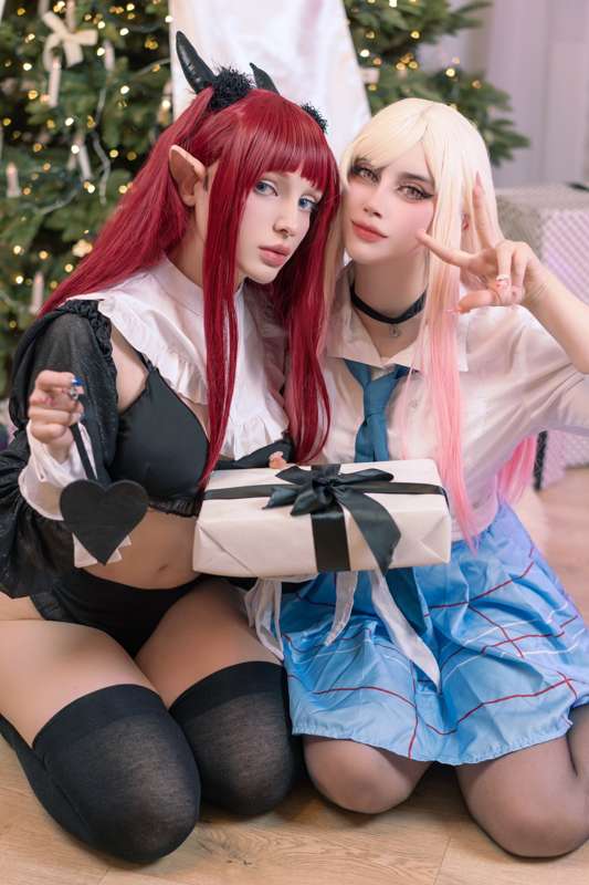 Cosplay Gamer Girl Unleashes Her Inner Geek