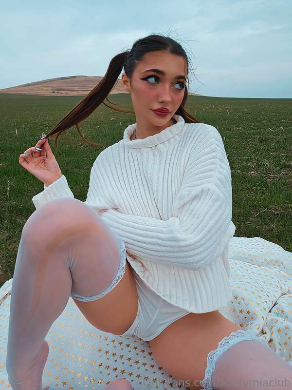 AveryMiaClub – Cosplay Leak: Gamer Girl Gets Wild! 🥵