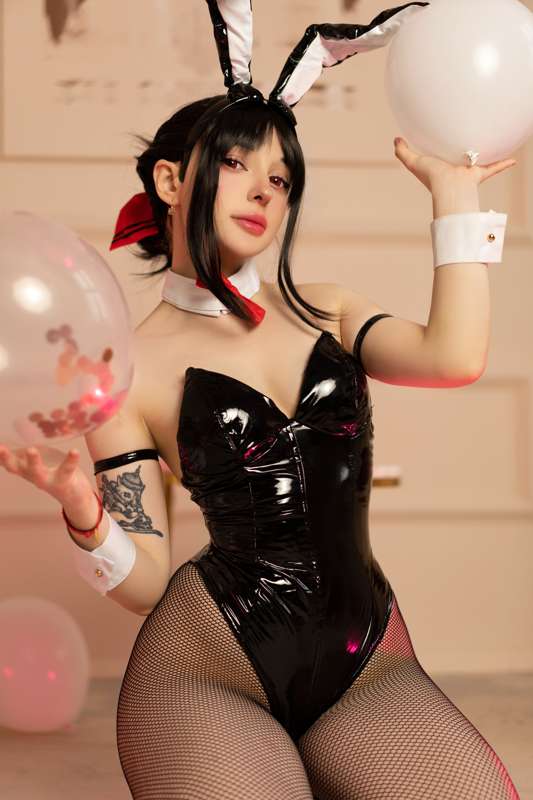 Kaguya’s Anime Fantasy Unleashed: A Scorching Cosplay Encounter