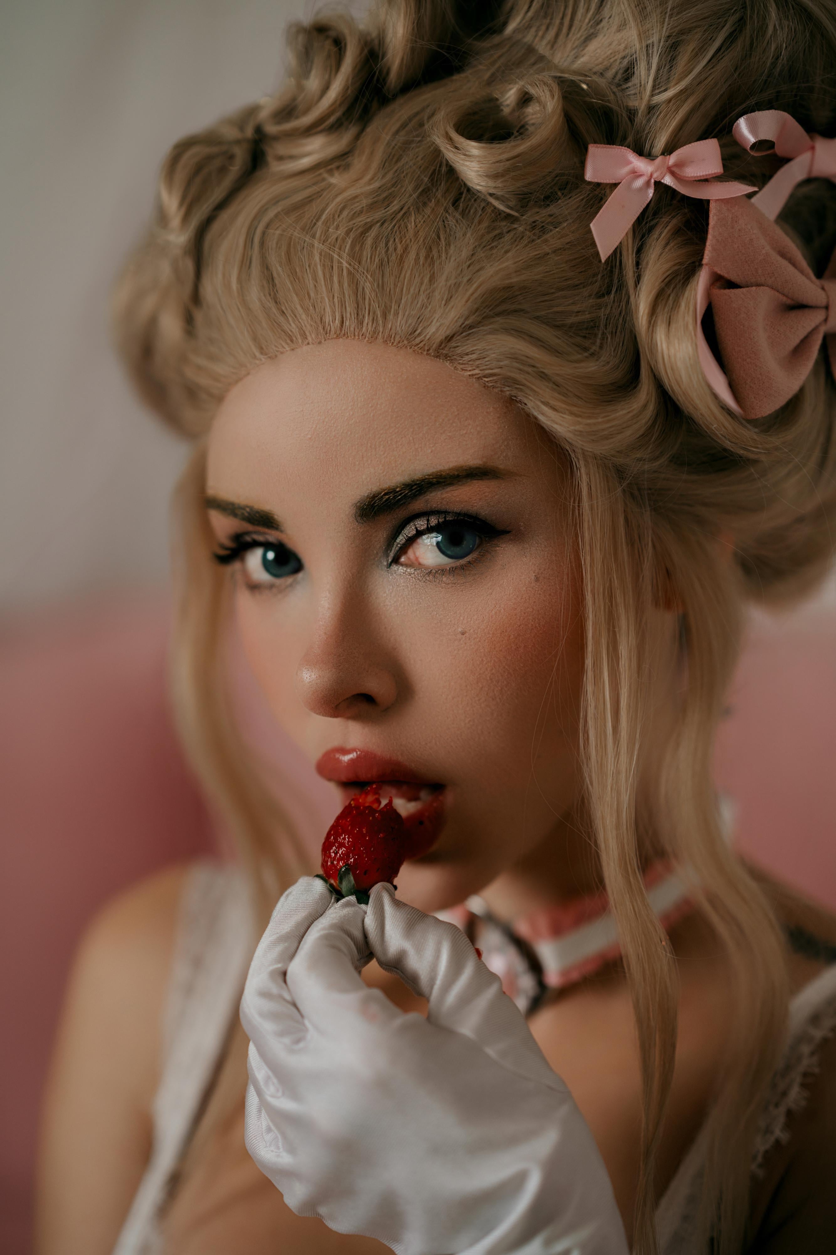 AmandaWelp’s Marie Antoinette Cosplay Punishment