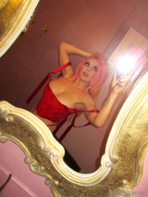 Jessica Nigri’s Sizzling Cosplay Session – Unleash Your Inner Nerd