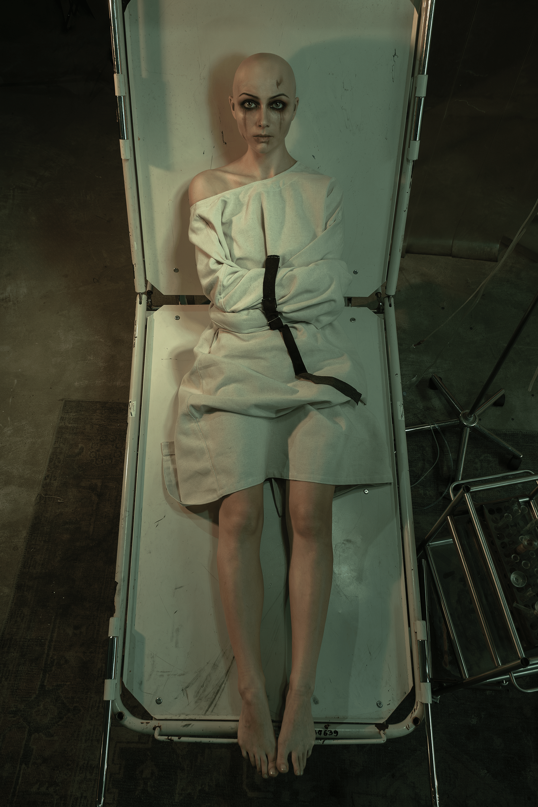 Nancy Novikova’s Sultry Alice: Madness Returns Hospital Scene Cosplay