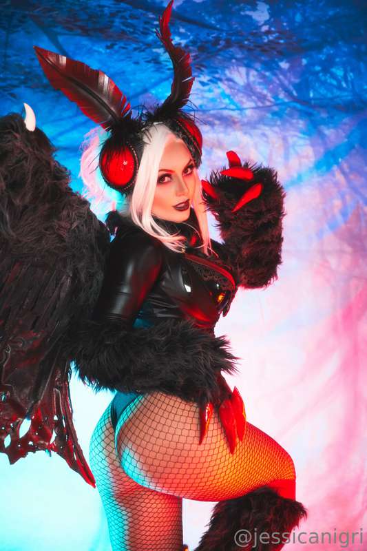 Jessica Nigri – Happy Halloween: Mothwoman Lewd Cosplay Porn (11/19)
