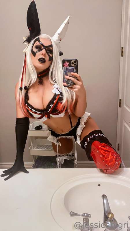 Jessica Nigri – Playful Wash & Cosplay Delight