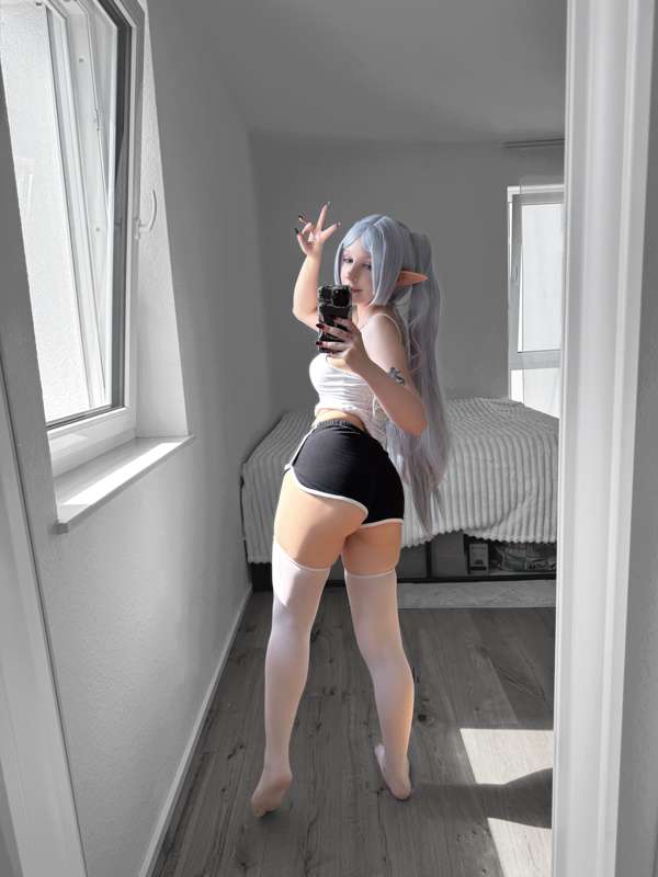 Frieren Frost Sorceress Unleashed: Cosplay Leaks and Sensual Encounters