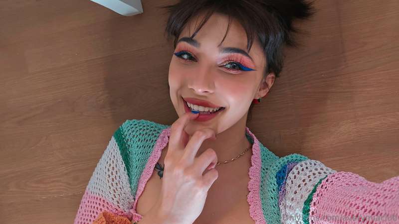 AveryMiaClub – Intense Lip Bite & Cosplay Delight 🤤