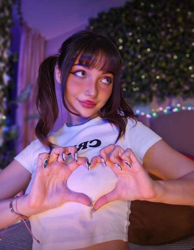 AveryMiaClub – Moanday Madness: Cosplay & Gamer Girl Delight