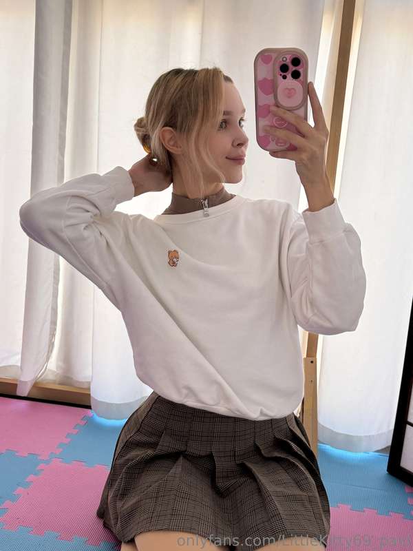 Unleashing Geeky Passions: littlekitty69_paid’s Cosplay Challenge