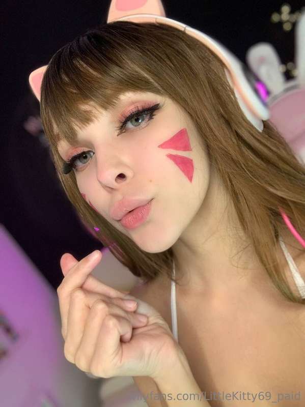 Kitty’s Pixelated Pleasure: A Flirtatious Geeky Delight