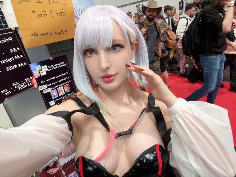 Dokomi 2025 Cosplay Tease: Level Up Your Fantasy 👉😈👈 (6/9)
