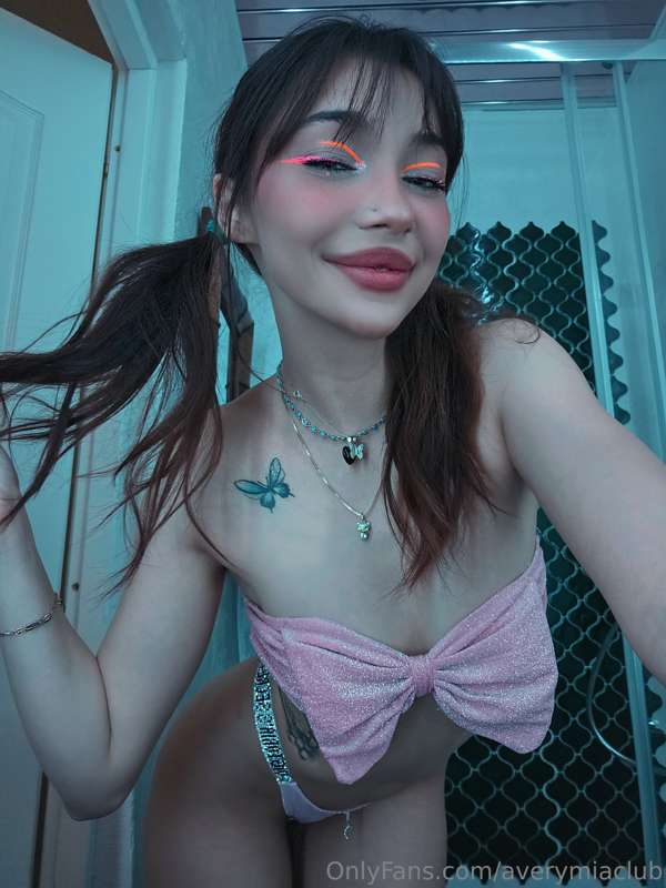 AveryMiaClub – Gamer Girl Cosplay XXX Leak: Electrifying Passion