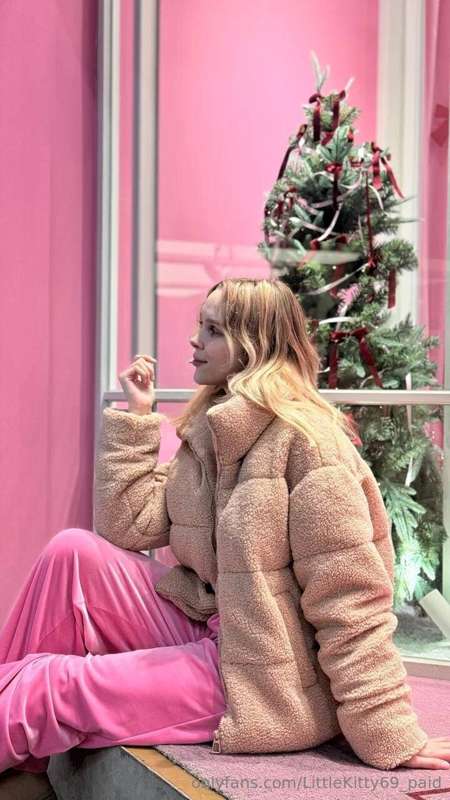 littlekitty69_paid: Cozy Cosplay Warmth – Gamer Girl Leak 🔥