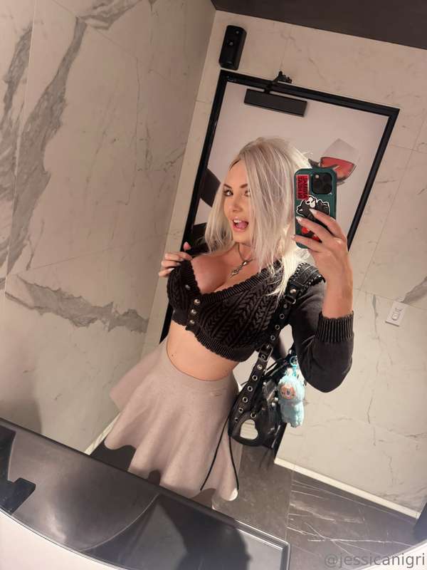 Jessica Nigri’s Naughty Bathroom Boudoir