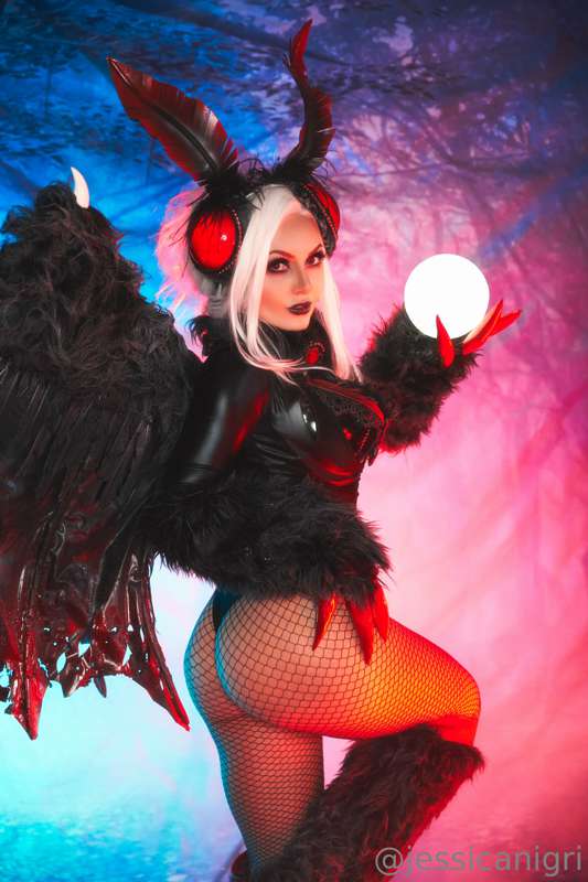 Jessica Nigri’s Sensual Mothwoman Cosplay Adventure