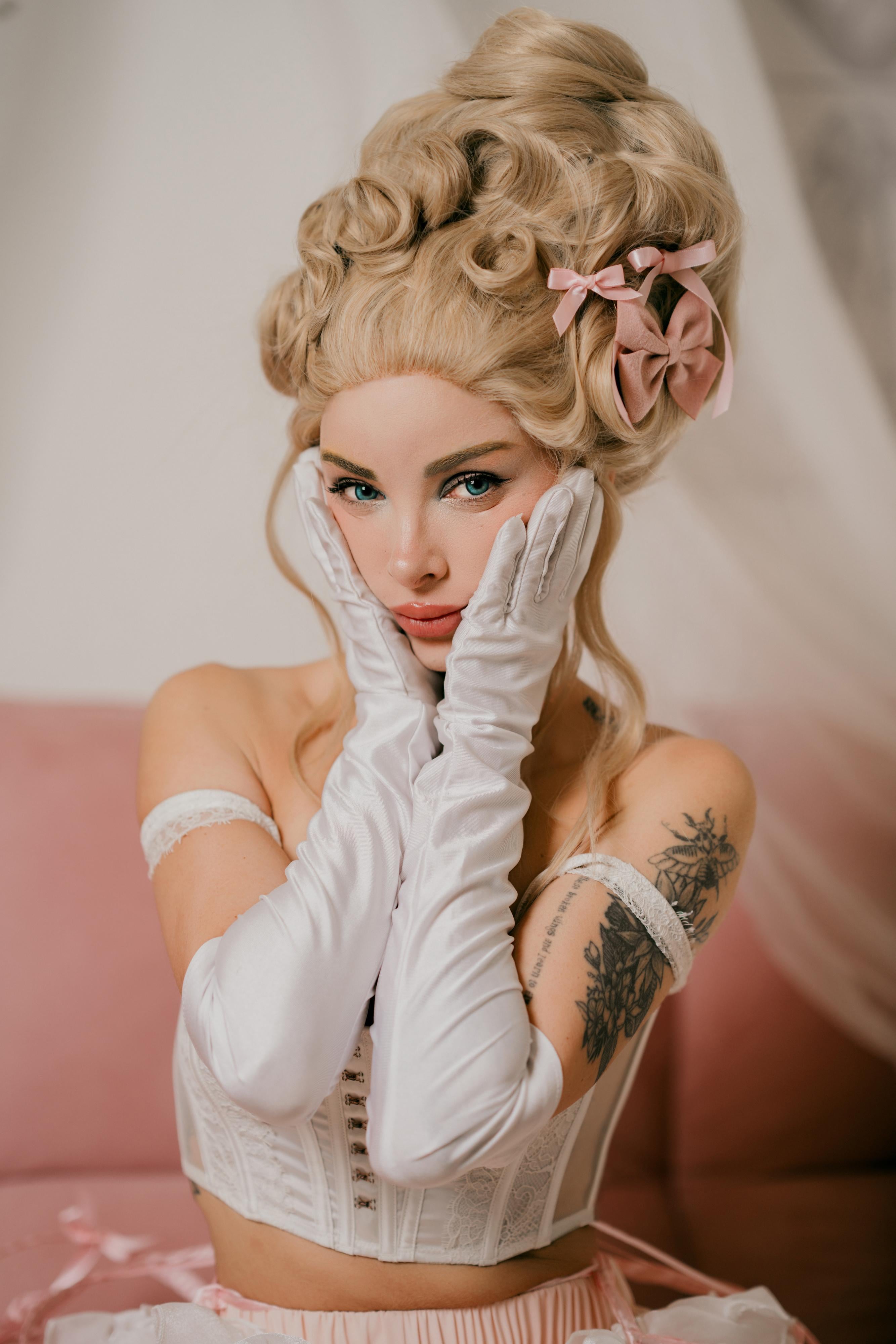 AmandaWelp’s Lewd Marie Antoinette Cosplay