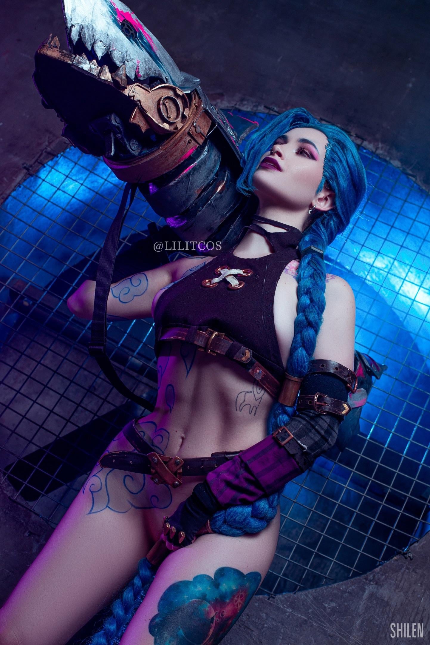 Jinx the League of Legends Cosplay Girl