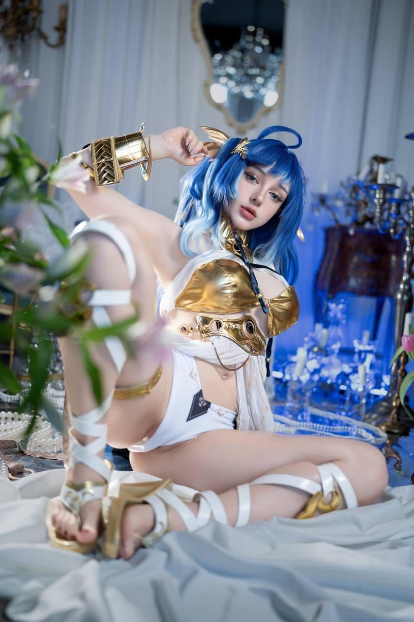 Hioshicos Unveils Sensual Iuno cosplay for Geeks