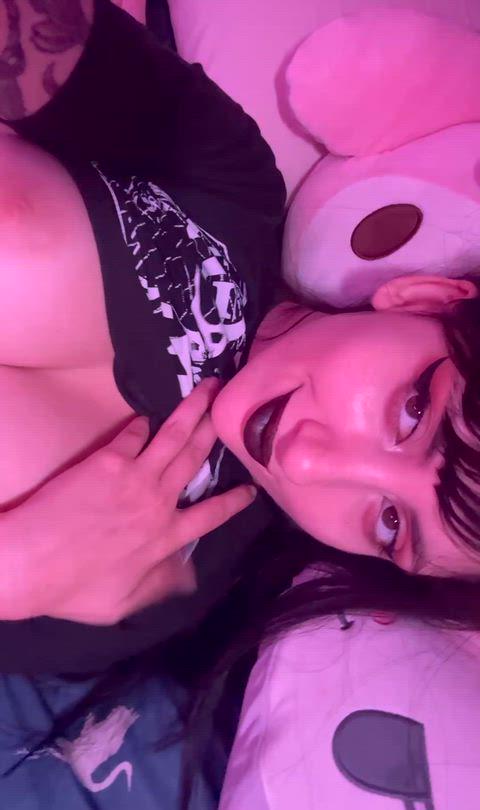 Nerdy Cutie’s Squeezable Physique Tease