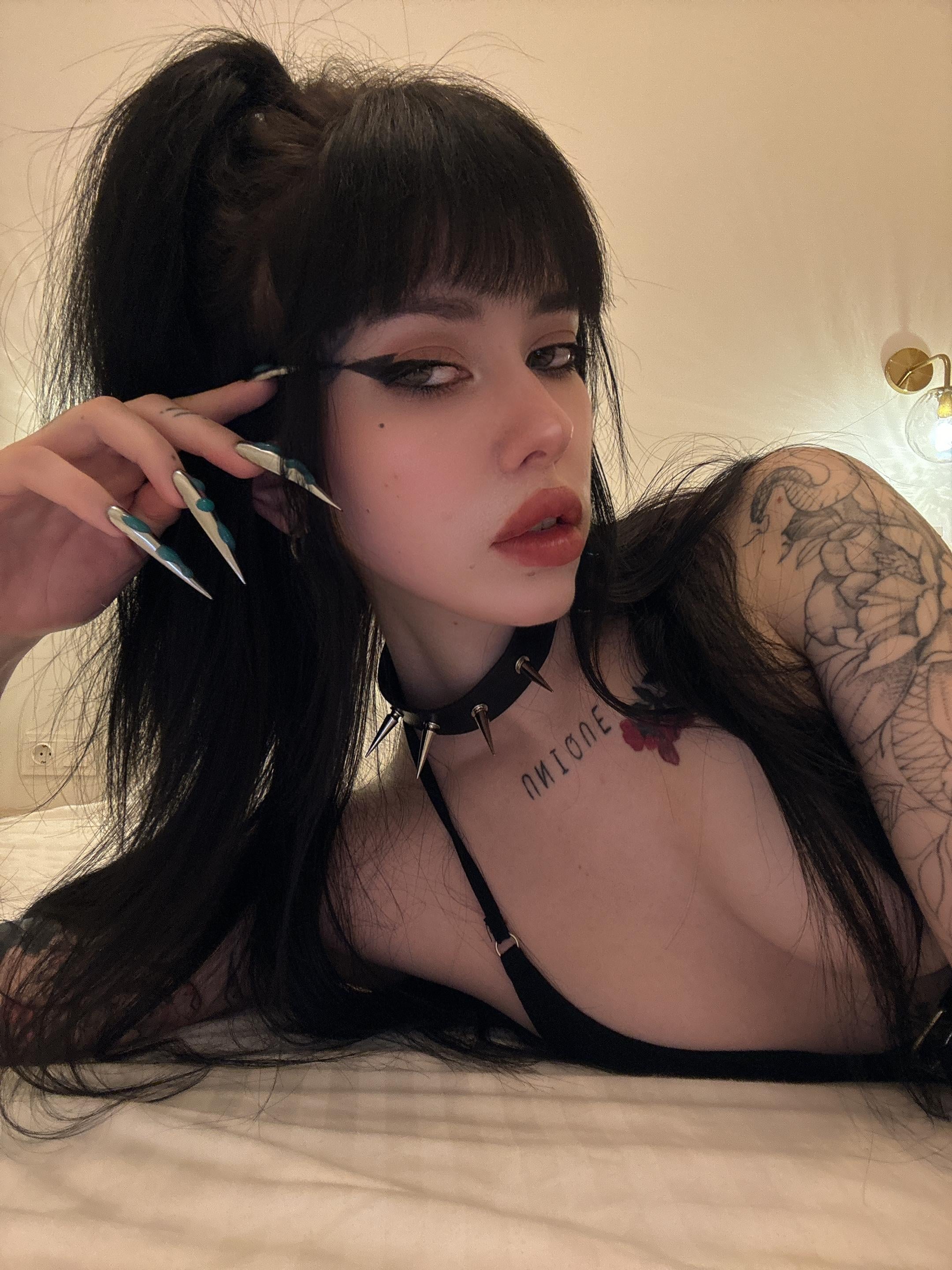 Goth Babe Blowjob: Nerd Lovers Unite