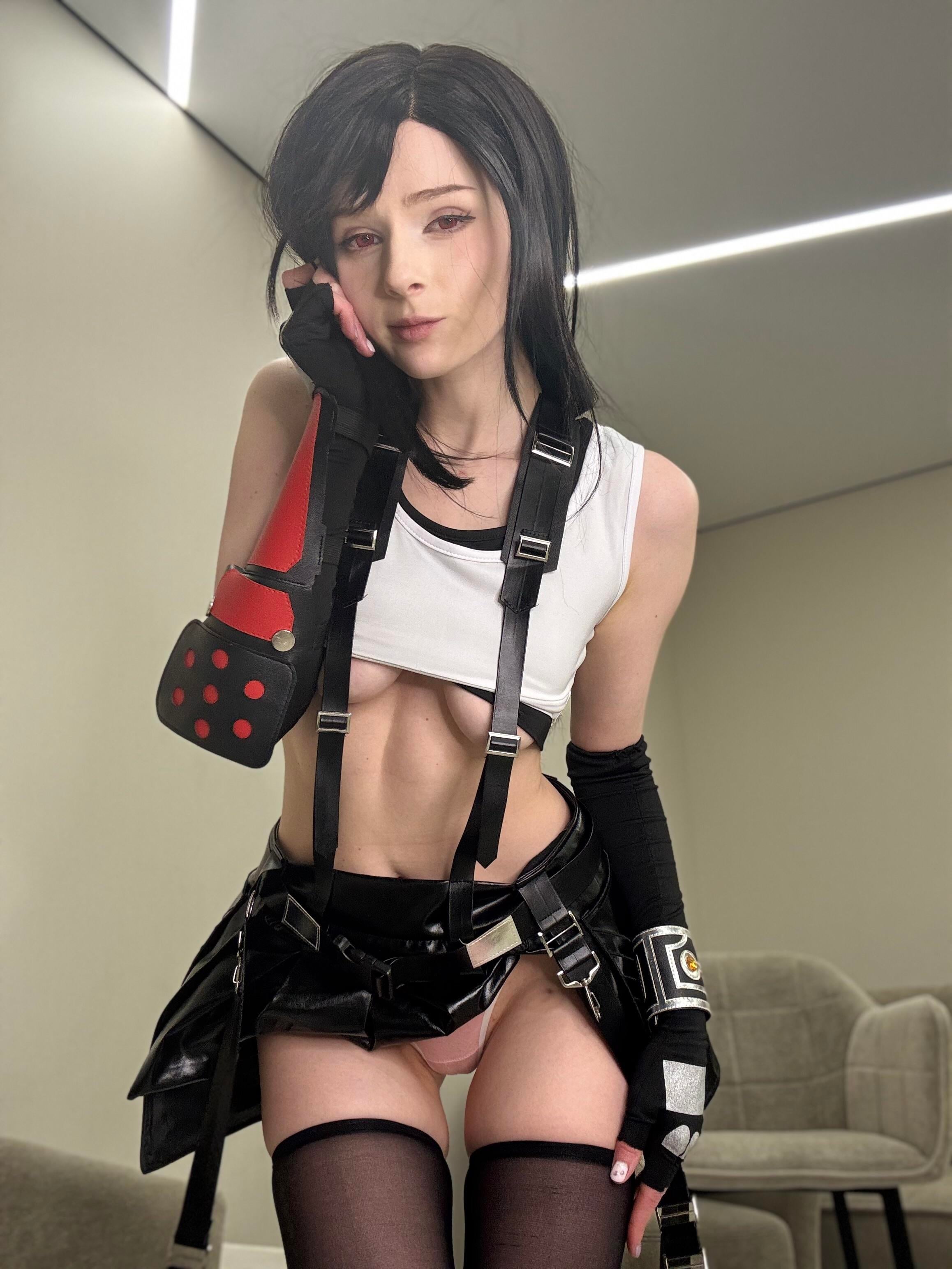 Tifa Lockhart’s Sultry Final Fantasy Cosplay by Kumi