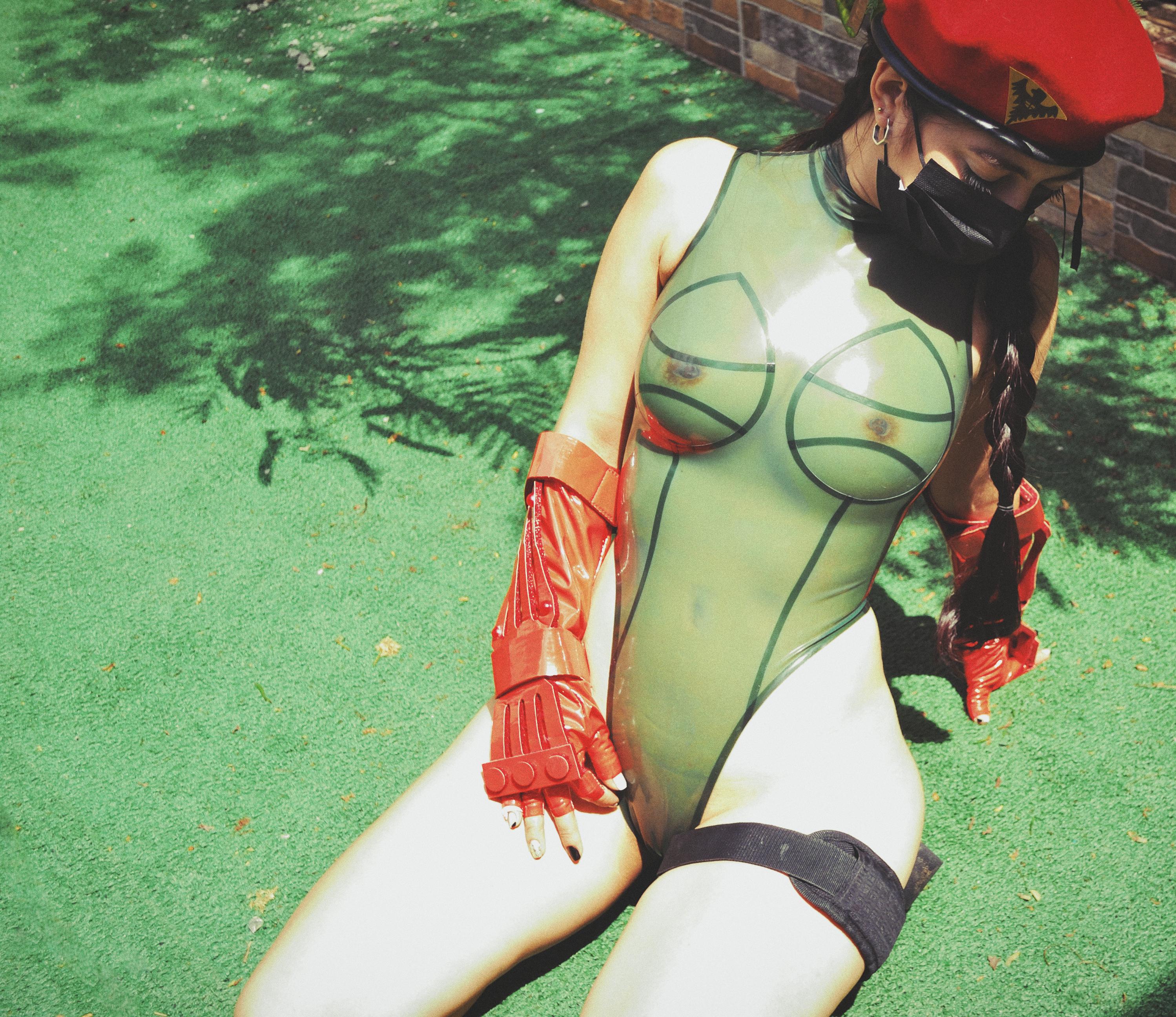 Lewd Cammy Cosplay Showdown: Sizzling Gamer Girl Action