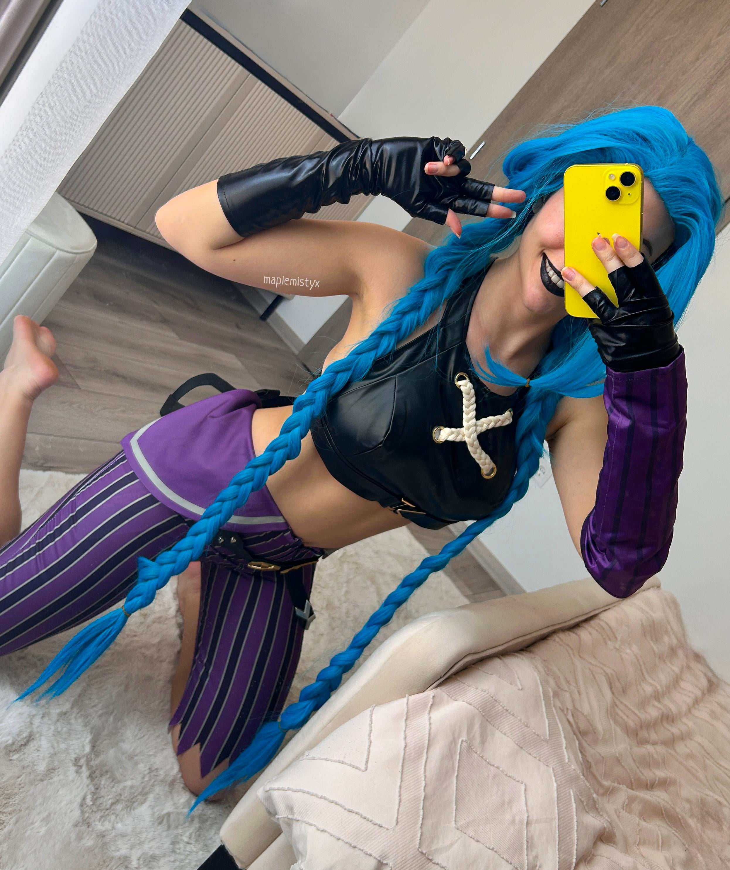 Jinx’s Wild Side: A League of Legends Cosplay Adventure