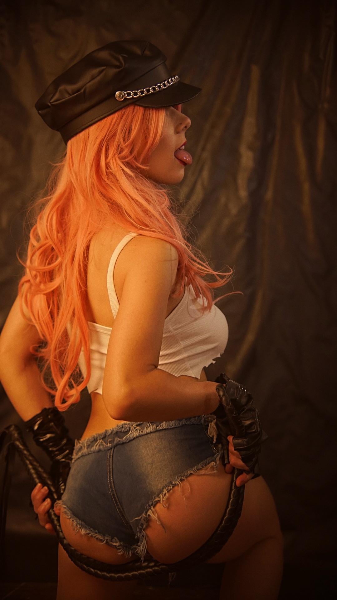 Sexy Poison Street Fighter Cosplay