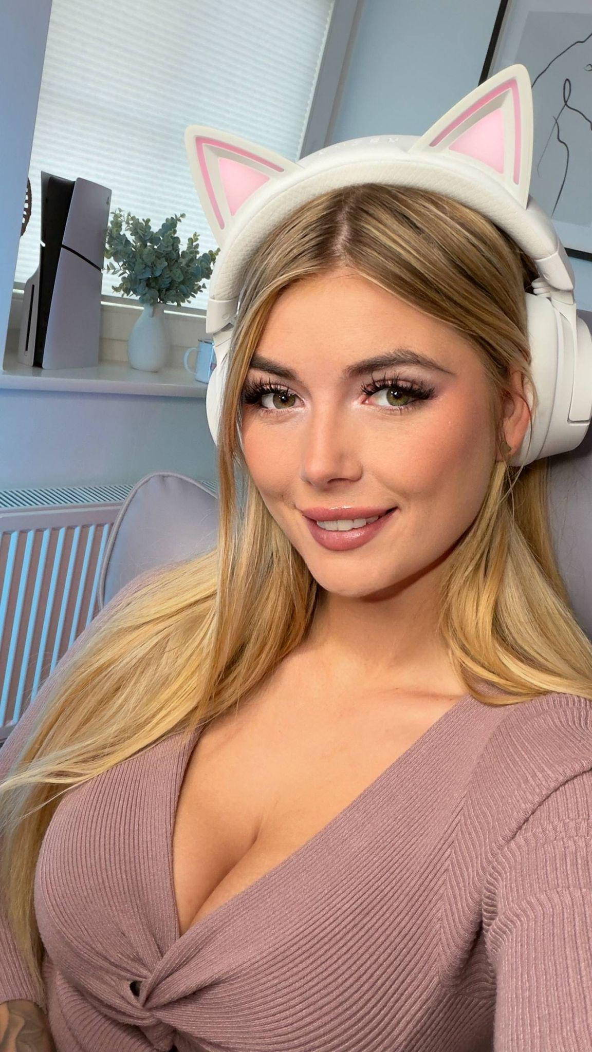 RGB Gamer Girl Tease: Naughty Cosplay & Streaming Porn 2026
