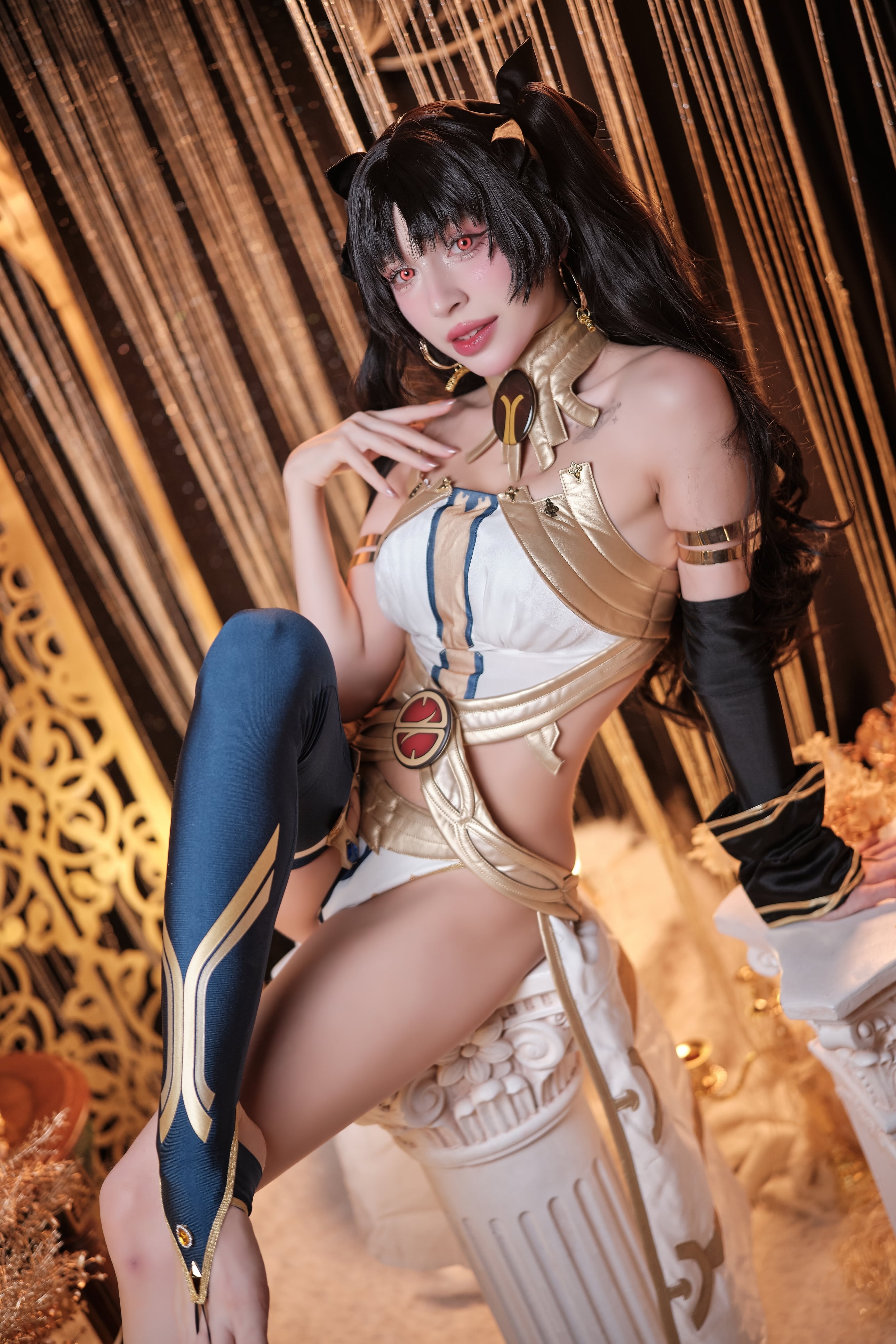 Luniie’s Seductive Ishtar Cosplay